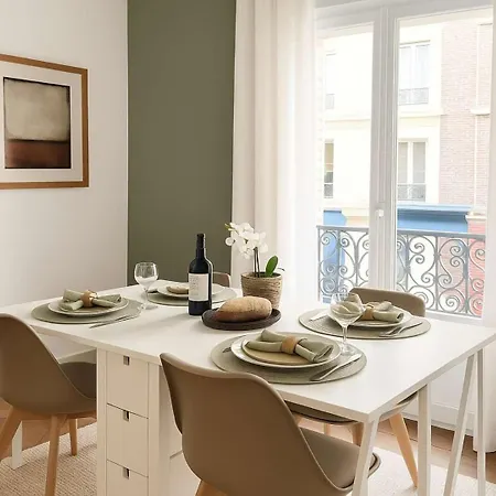 아파트 Spacious & Chic Flat With Elevator Access - *