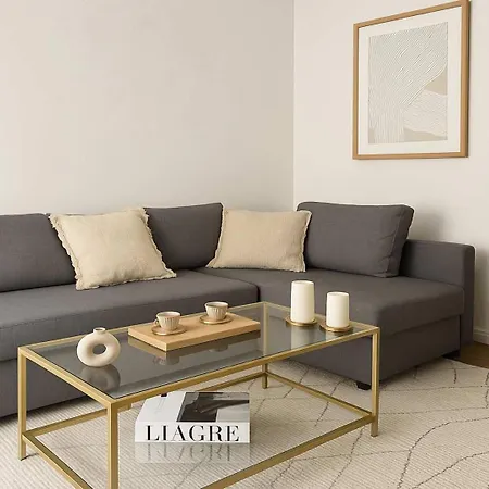 Spacious & Chic Flat With Elevator Access -