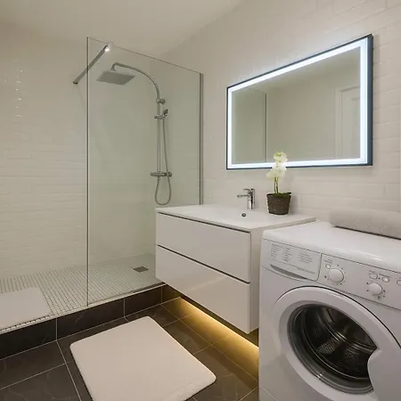 Spacious & Chic Flat With Elevator Access - 파리