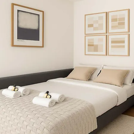 아파트 Spacious & Chic Flat With Elevator Access -