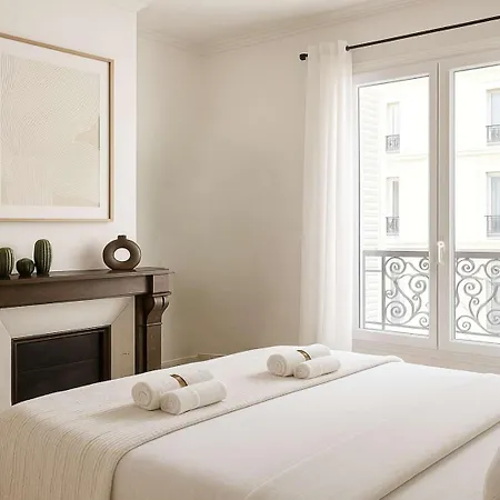 아파트 Spacious & Chic Flat With Elevator Access -